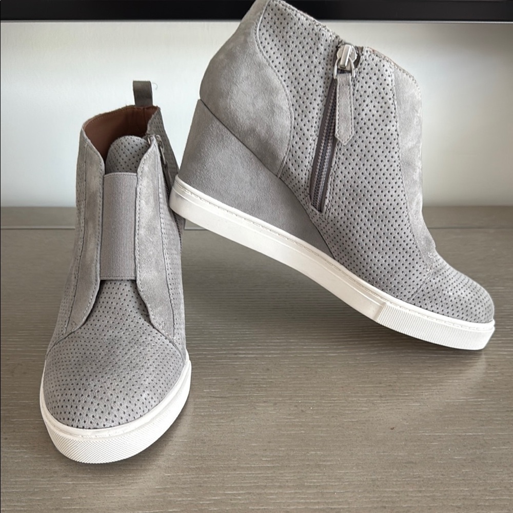 Paolo Gray Wedge Shoes with Modern Design